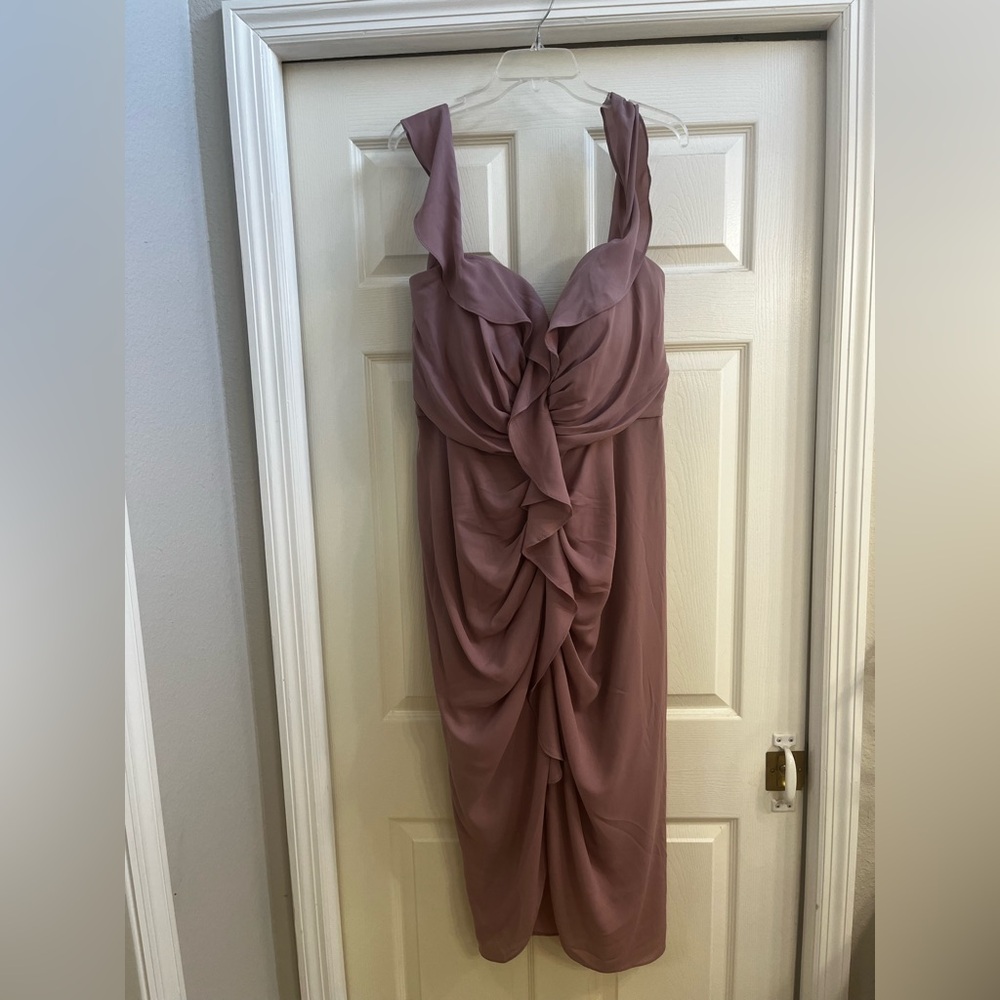 Dusty pink City Chic off the shoulder dress